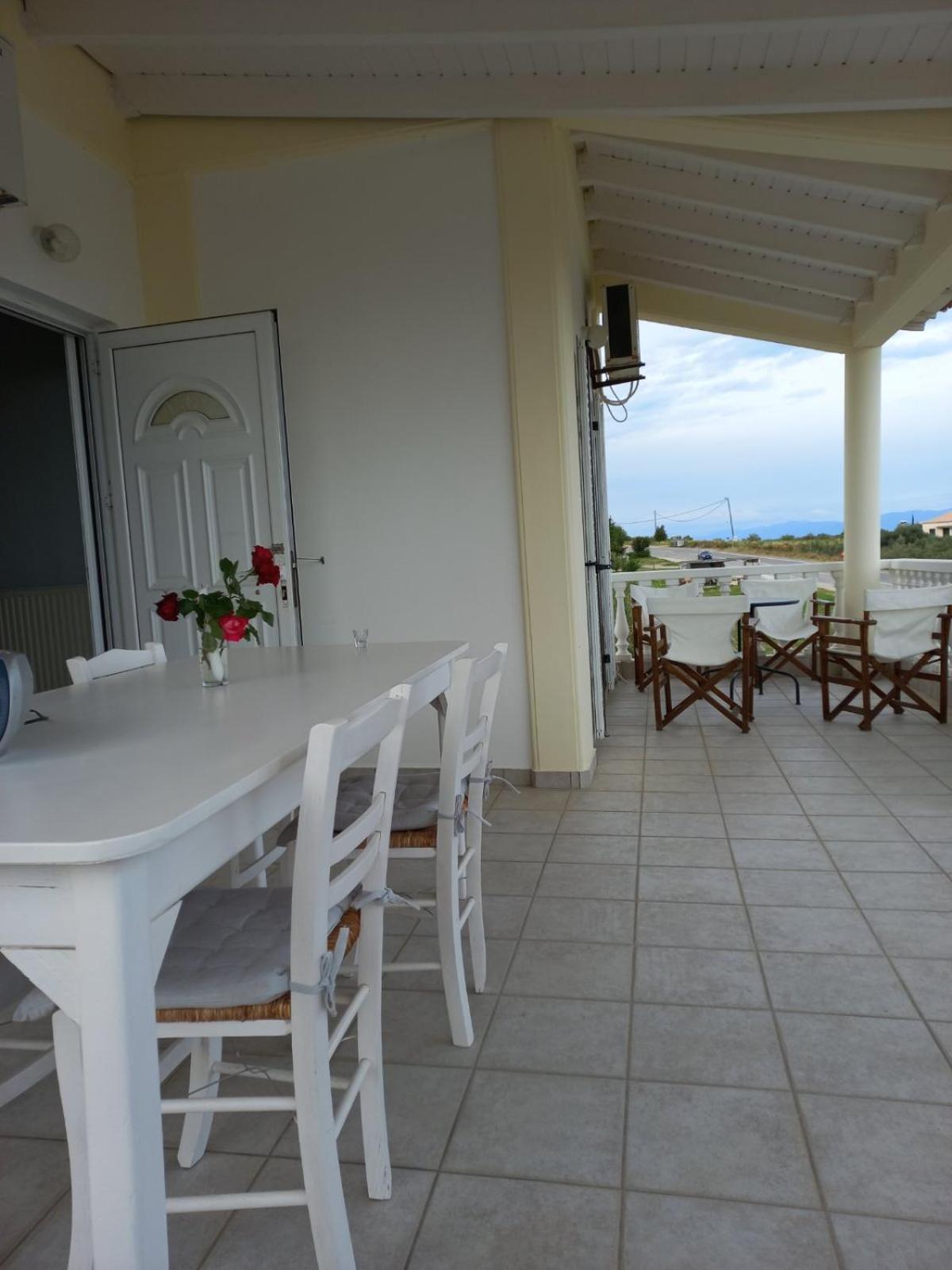 Marinis House Villa *